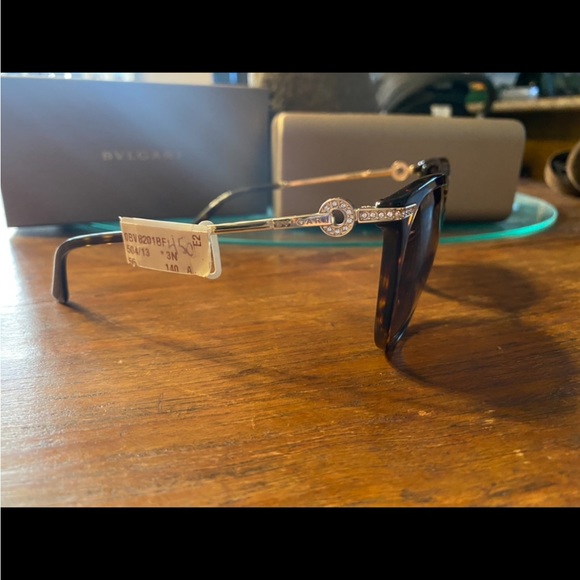 Tortoise brown cat eye bvlgari sunglasses with gold and diamond knotted details - Picture 2 of 2